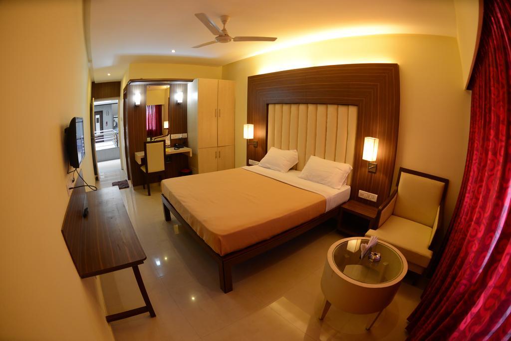 Hotel Ayush International Mangalor Szoba fotó