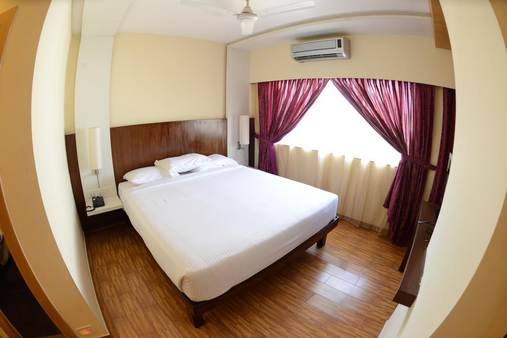 Hotel Ayush International Mangalor Szoba fotó