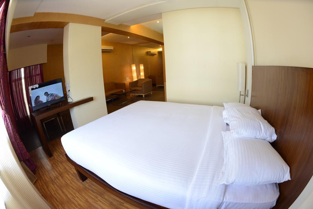 Hotel Ayush International Mangalor Szoba fotó